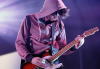 jonny_greenwood-gal-guitar